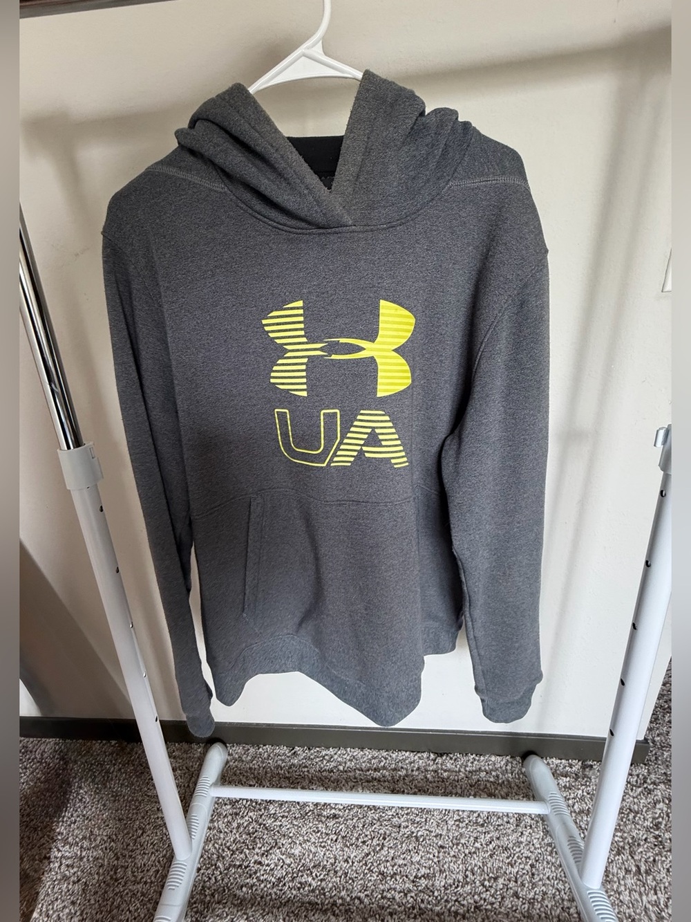 Under Armour Hoodie (Large)